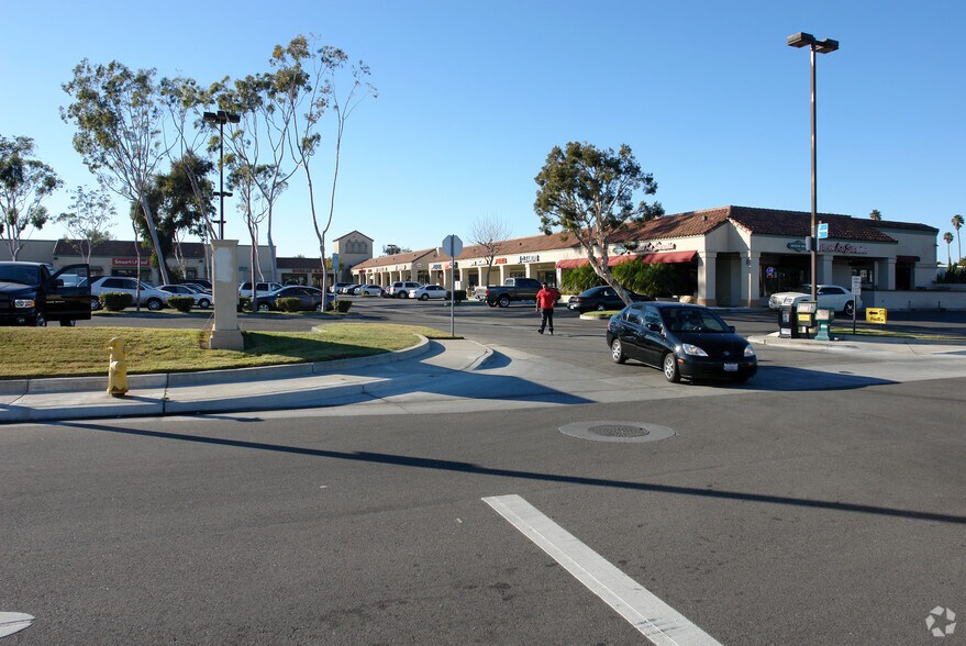 2001-2091 N Oxnard Blvd, Oxnard, CA à louer - Photo de l’immeuble – Image 2 sur 6