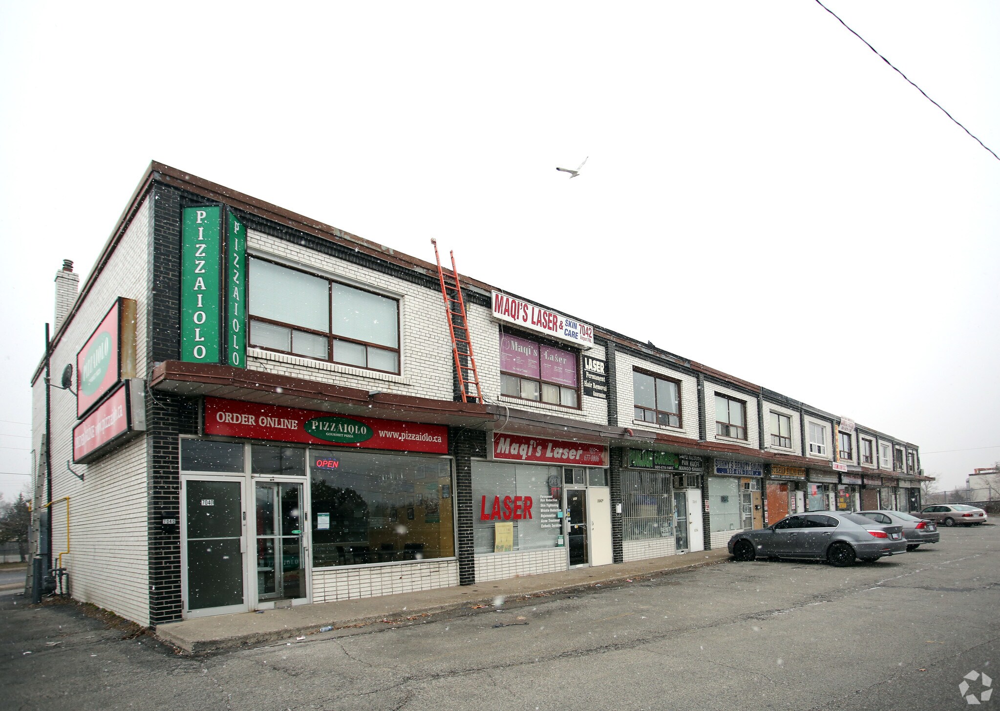 7040-7060 Airport Rd, Mississauga, ON à vendre Photo principale– Image 1 sur 3
