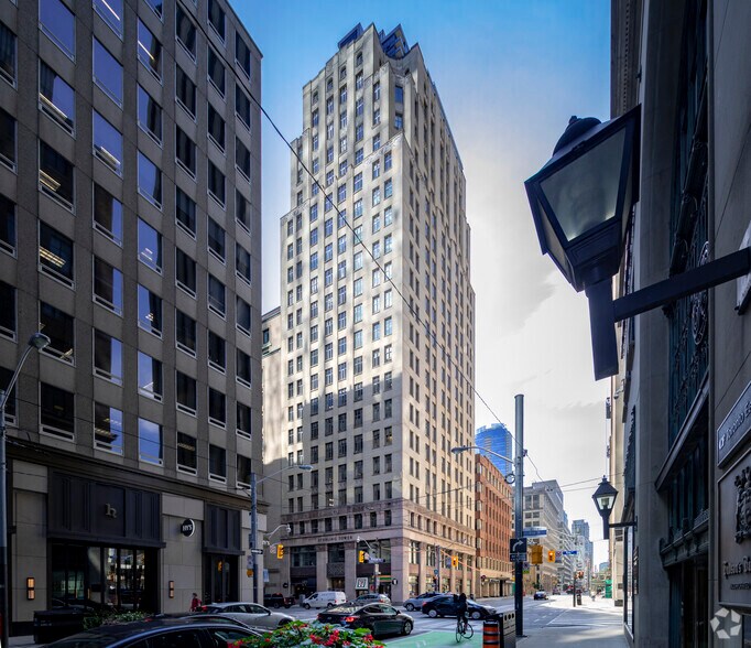 372 Bay St, Toronto, ON à louer - Photo principale – Image 1 sur 10