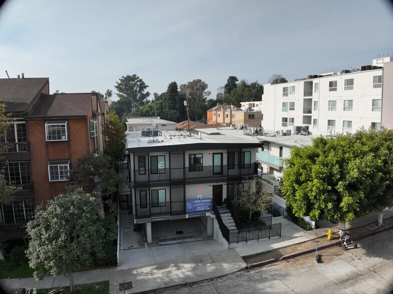 1427 Barry Ave, Los Angeles, CA à vendre – Image 2 sur 10