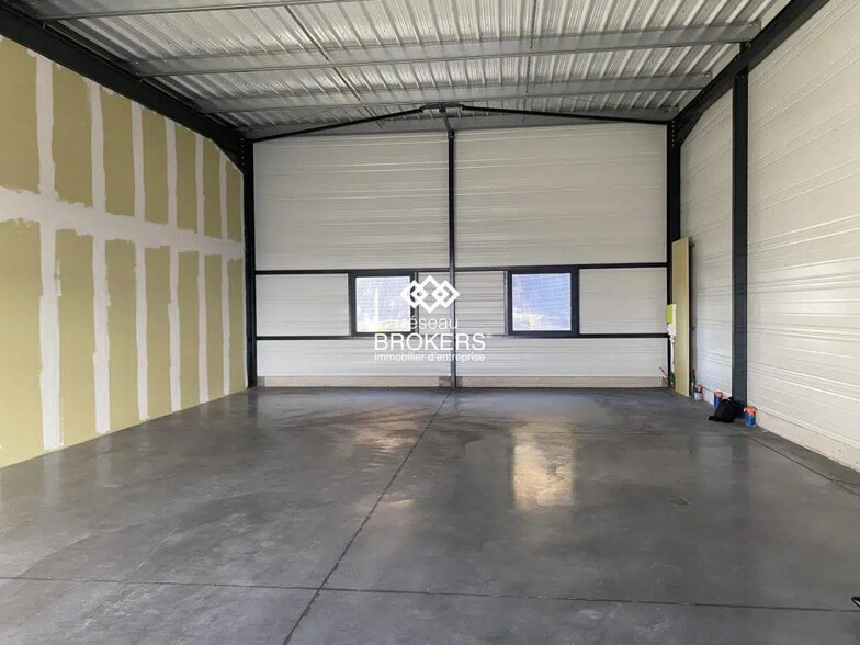 Local commercial dans Thiers à louer - Photo intérieure – Image 3 sur 14