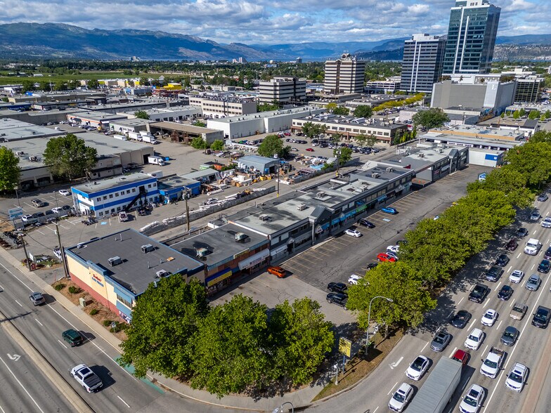 1767 Harvey Av, Kelowna, BC à louer - Photo de l’immeuble – Image 2 sur 4