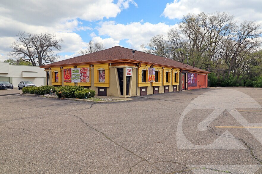 7520 N Wayne Rd, Westland, MI à vendre - Photo principale – Image 1 sur 9