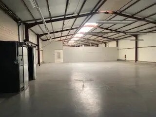 Local d’activités dans Vénissieux à louer - Photo de l’immeuble – Image 3 sur 6