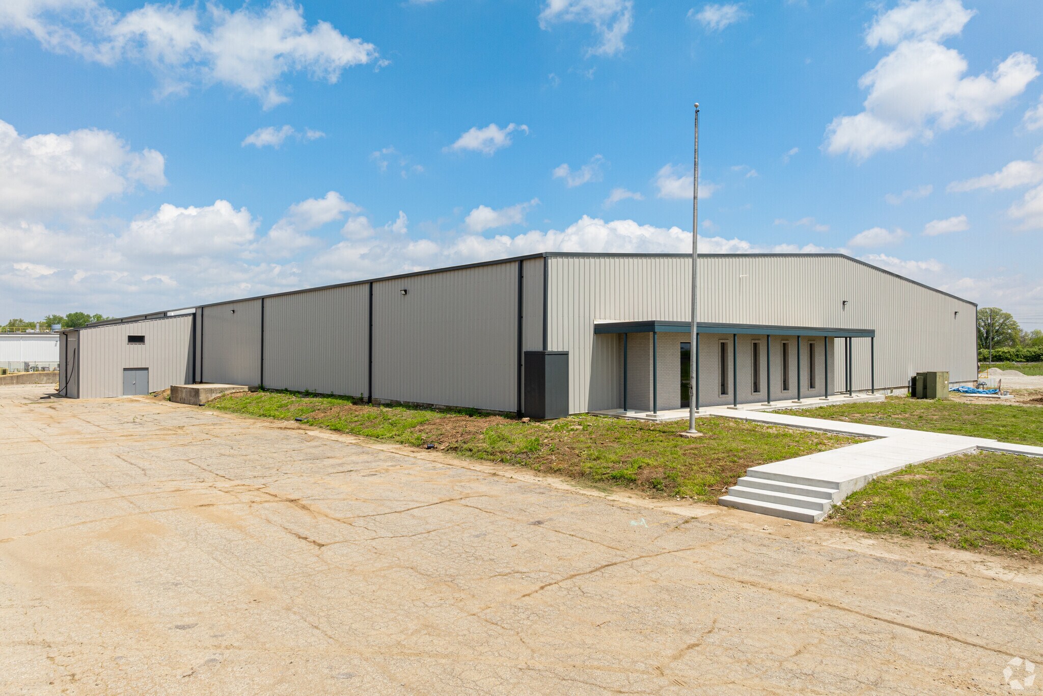 800 Industrial Dr, Franklin, IN à louer Photo de l’immeuble– Image 1 sur 16