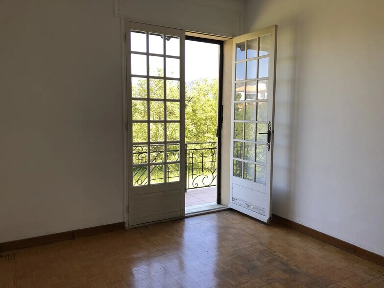 110 Chemin Du Camp De Sarlier, Aubagne à louer - Photo de l’immeuble – Image 3 sur 5