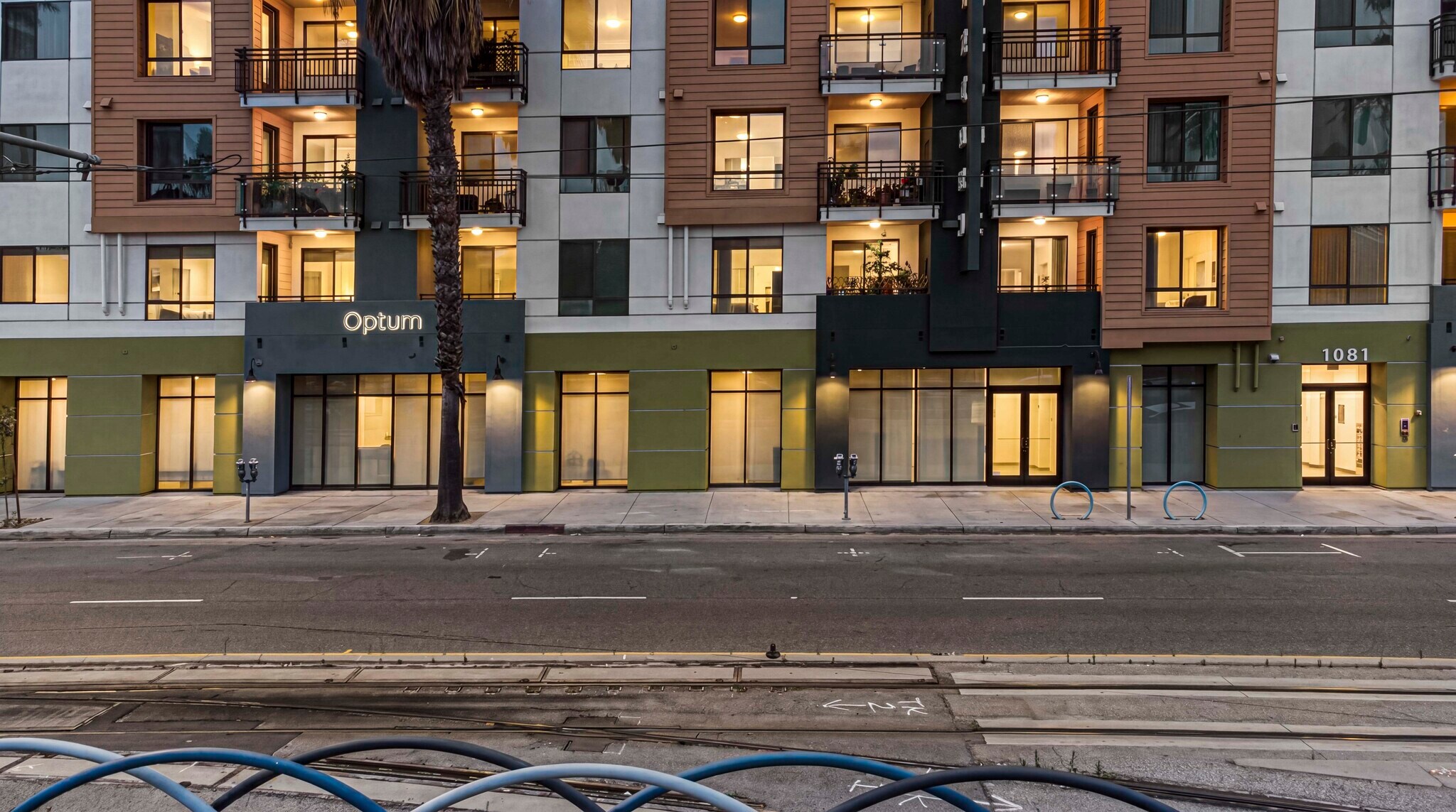 1081 Long Beach Blvd, Long Beach, CA à louer Photo de l’immeuble– Image 1 sur 31