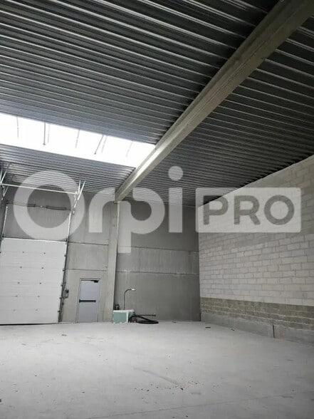 Local d’activités dans Reims à louer - Photo principale – Image 2 sur 5