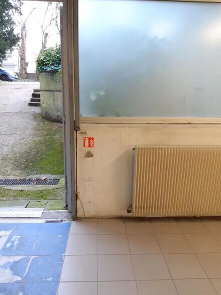 Local d’activités dans Le Chesnay-Rocquencourt à louer - Photo de l’immeuble – Image 3 sur 16