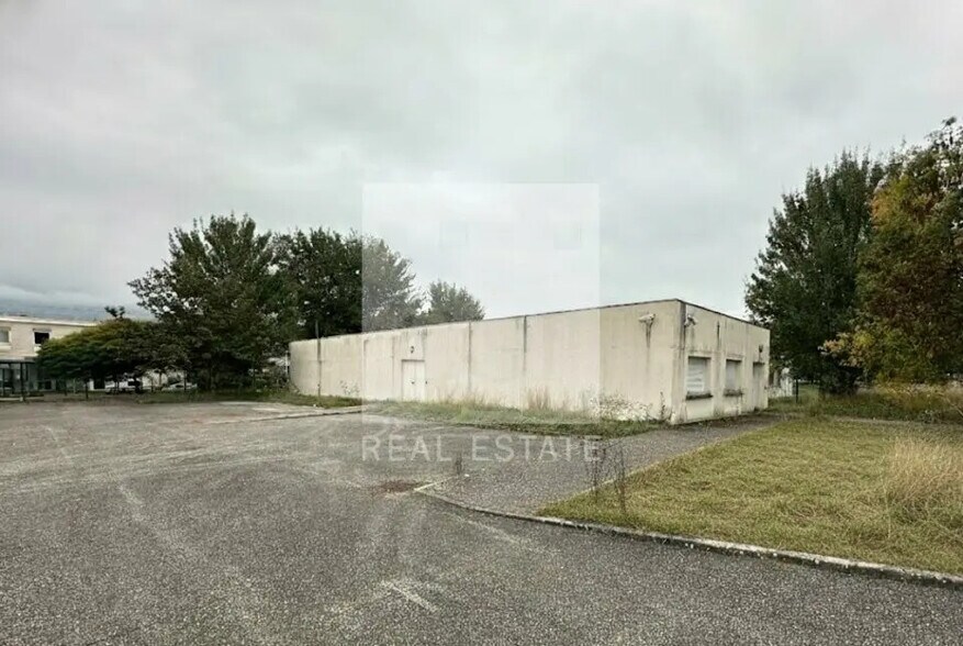 Local d’activités dans Montbonnot-Saint-Martin à louer - Photo de l’immeuble – Image 3 sur 4