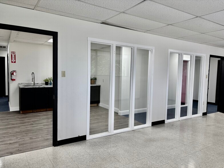 7418 John Smith Dr, San Antonio, TX à louer - Photo de l’immeuble – Image 3 sur 16