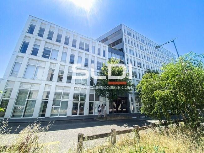 Plus de détails pour 4 Rue Maurice Flandin, Vaulx-en-Velin - Bureau à louer