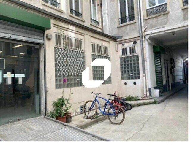 Plus de détails pour Local commercial à louer