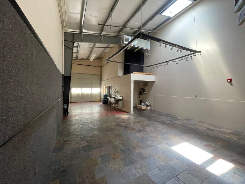 1645 NE Lytle St, Bend, OR à louer - Photo de l’immeuble – Image 2 sur 12