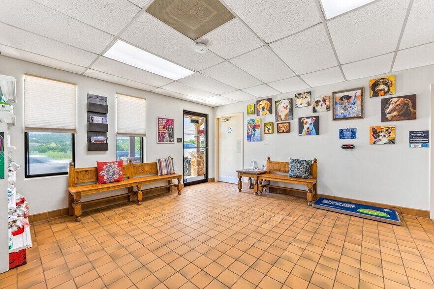 1516 Sidney Baker St, Kerrville, TX à vendre - Photo intérieure – Image 3 sur 9