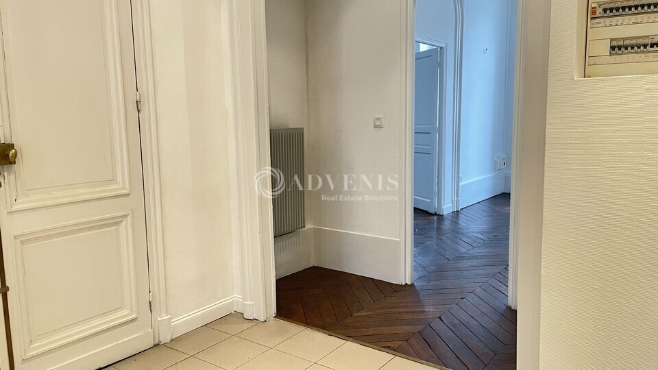 Bureau dans Orléans à vendre - Photo de l’immeuble – Image 3 sur 10
