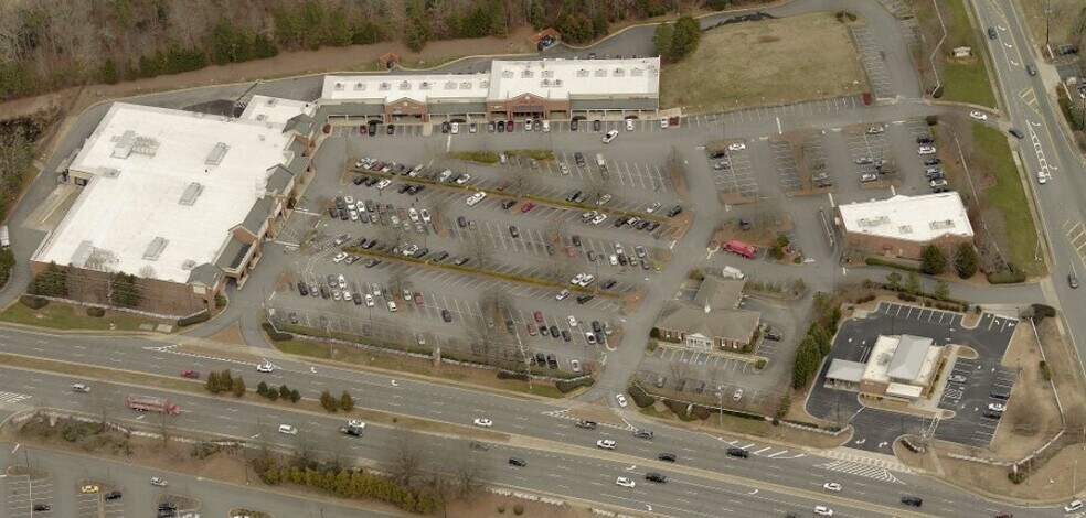 885 Woodstock Rd, Roswell, GA à louer - Photo de l’immeuble – Image 2 sur 7