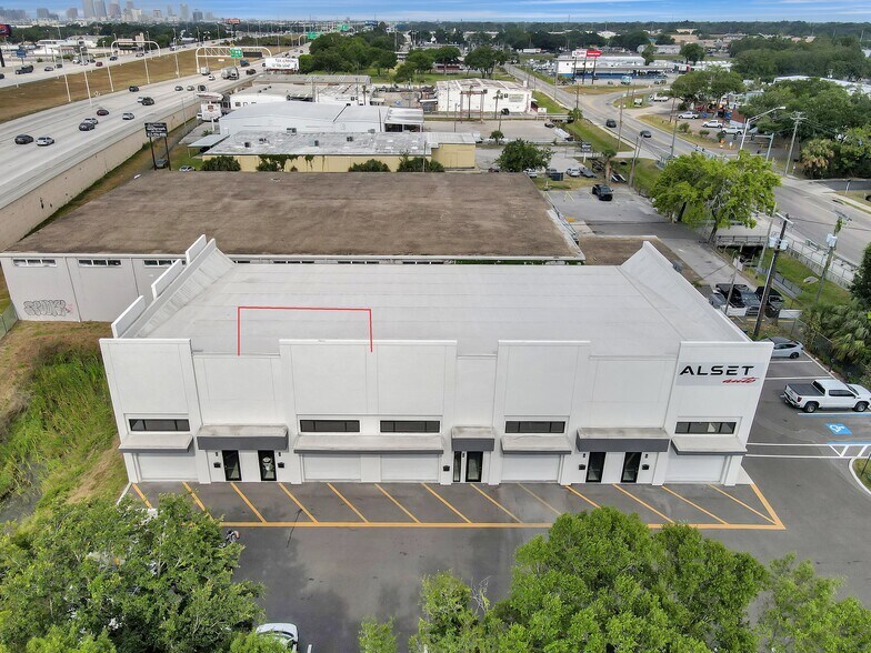 4403 E Columbus Dr, Tampa, FL à louer - Photo de l’immeuble – Image 3 sur 13
