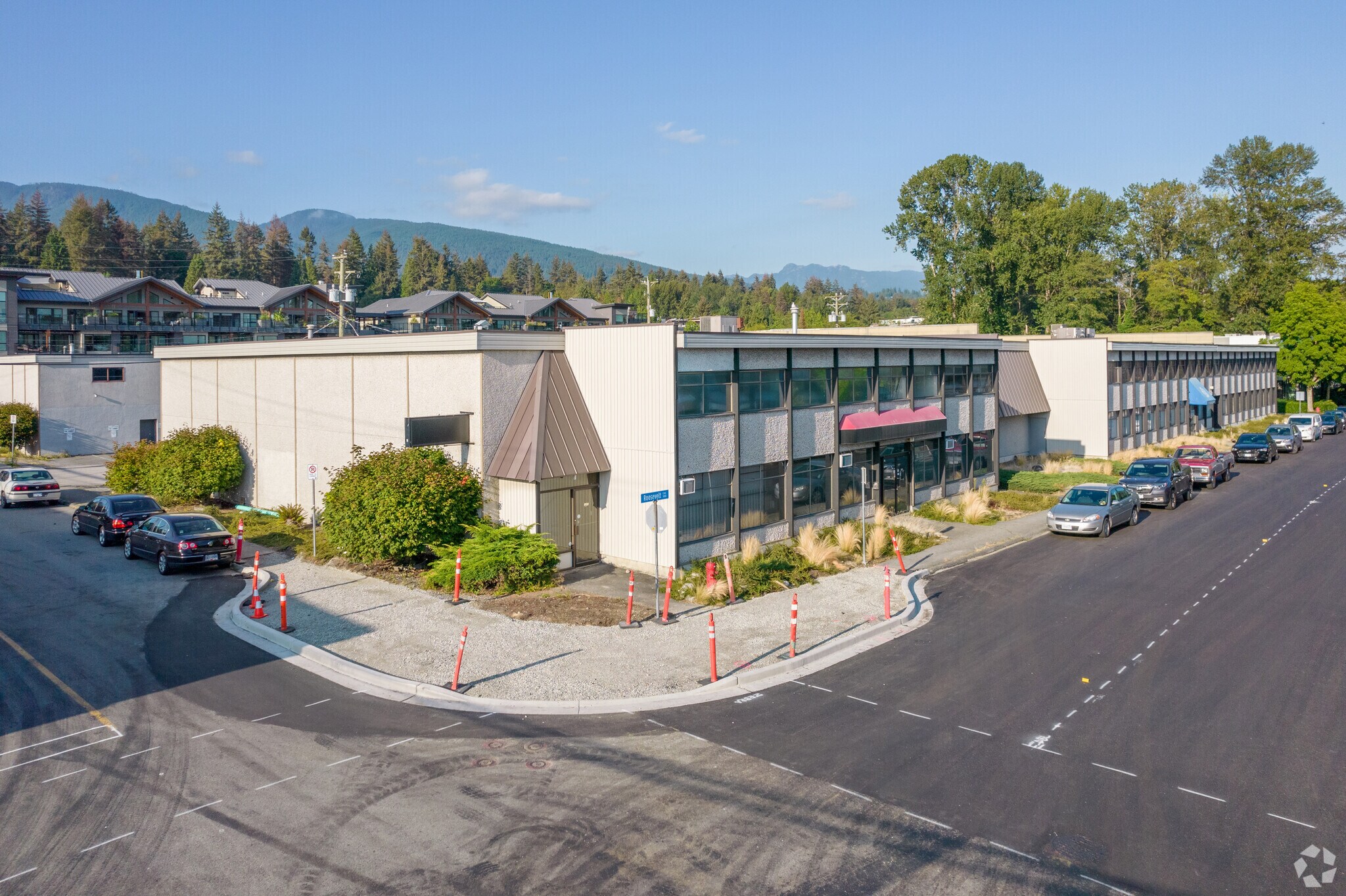 1088 Roosevelt Cres, North Vancouver District, BC à vendre Photo principale– Image 1 sur 6