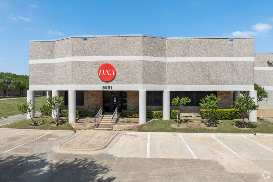 3951 La Reunion Pky, Dallas, TX à louer - Photo de l’immeuble – Image 3 sur 6