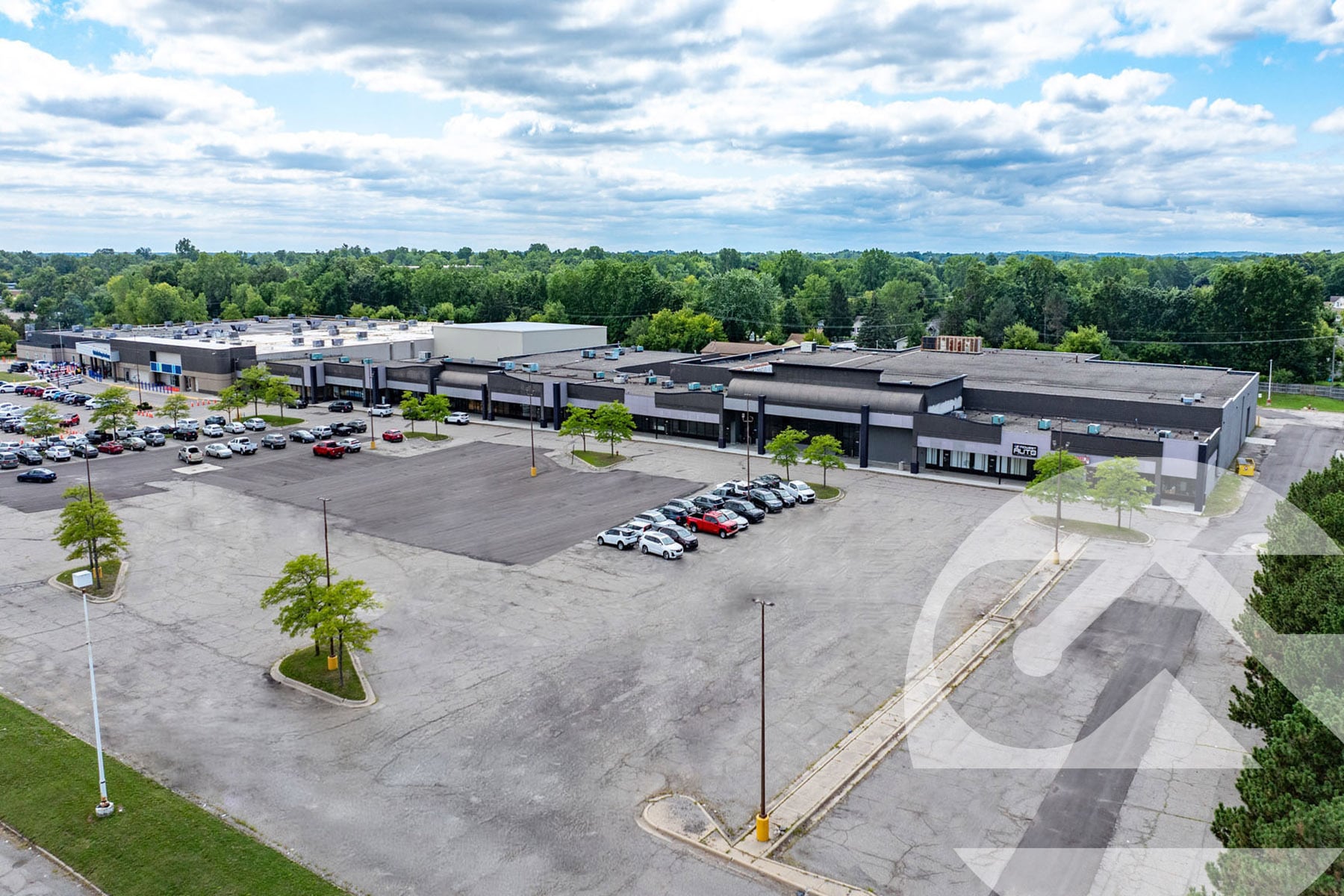 357-425 Summit Dr, Waterford, MI à louer Photo principale– Image 1 sur 2