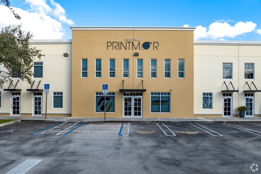 3901-3981 NW 126th Ave, Coral Springs, FL à louer - Photo de l’immeuble – Image 2 sur 8