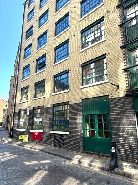 Wapping Wall, Londres à louer - Photo de l’immeuble – Image 2 sur 9