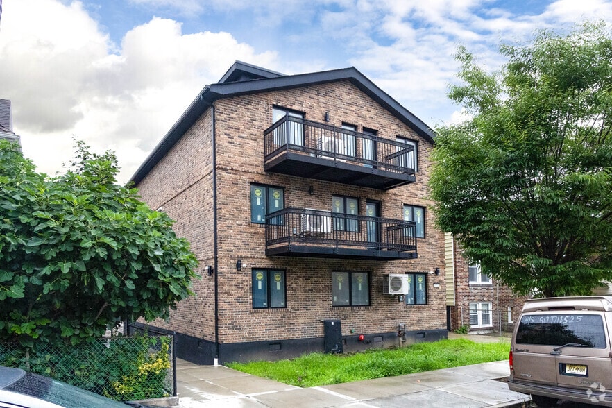 2721 E 21st St, Brooklyn, NY à vendre - Photo principale – Image 1 sur 18