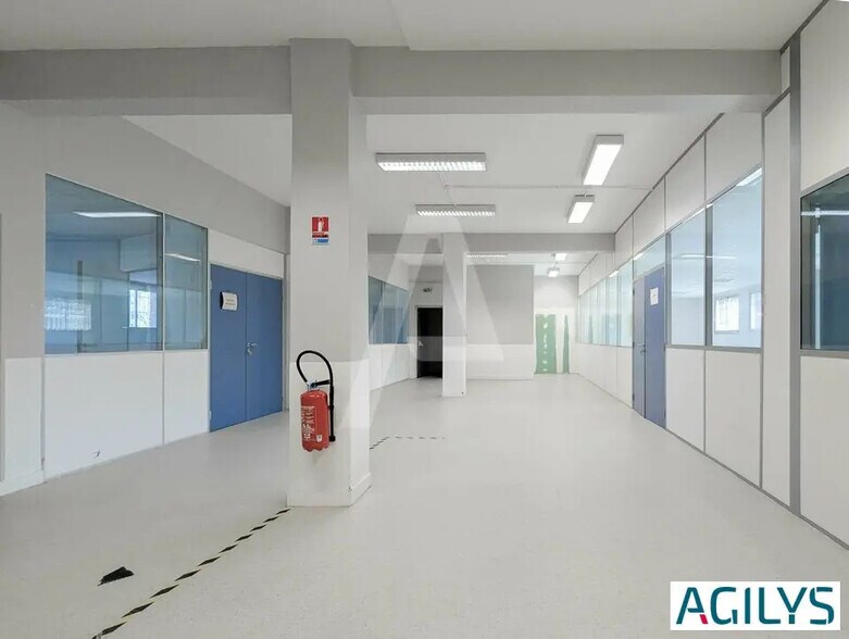 Local d’activités dans Villebon-sur-Yvette à louer - Photo intérieure – Image 1 sur 11