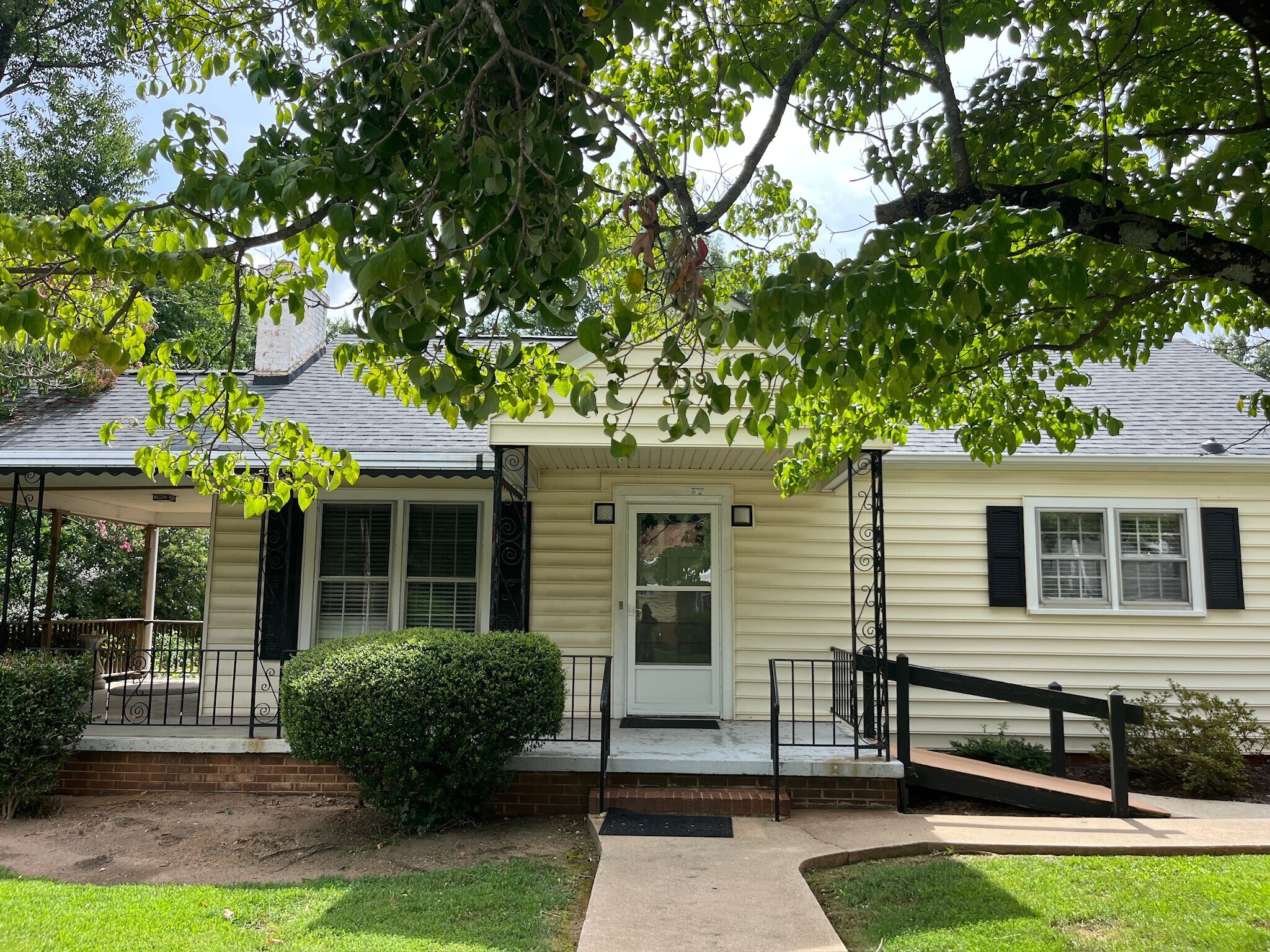 202 Memorial Dr, Greer, SC à vendre Photo principale– Image 1 sur 9