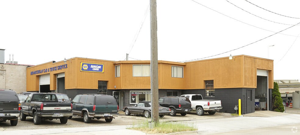 324 Ellsworth Ave SW, Grand Rapids, MI à vendre - Photo principale – Image 1 sur 4