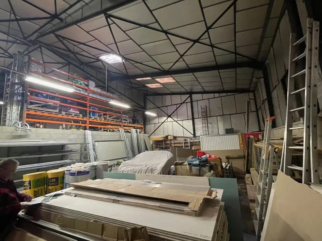 Local d'activités dans Val-de-Reuil à vendre Photo de l’immeuble– Image 1 sur 3