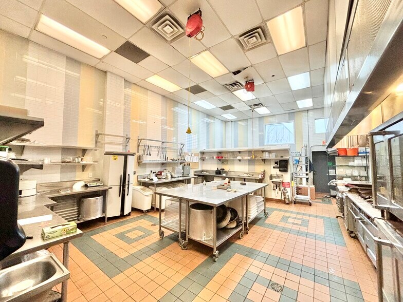 47 Larkin St, Stamford, CT à louer - Photo de l’immeuble – Image 1 sur 8