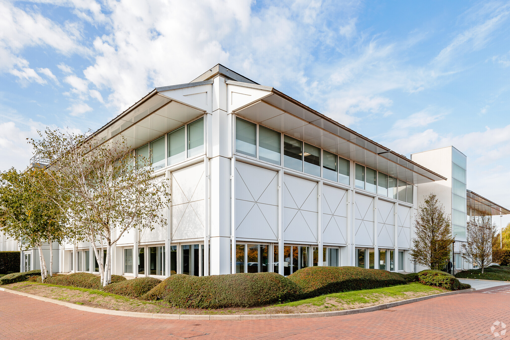 1 Roundwood Av, Uxbridge à vendre Photo principale– Image 1 sur 25