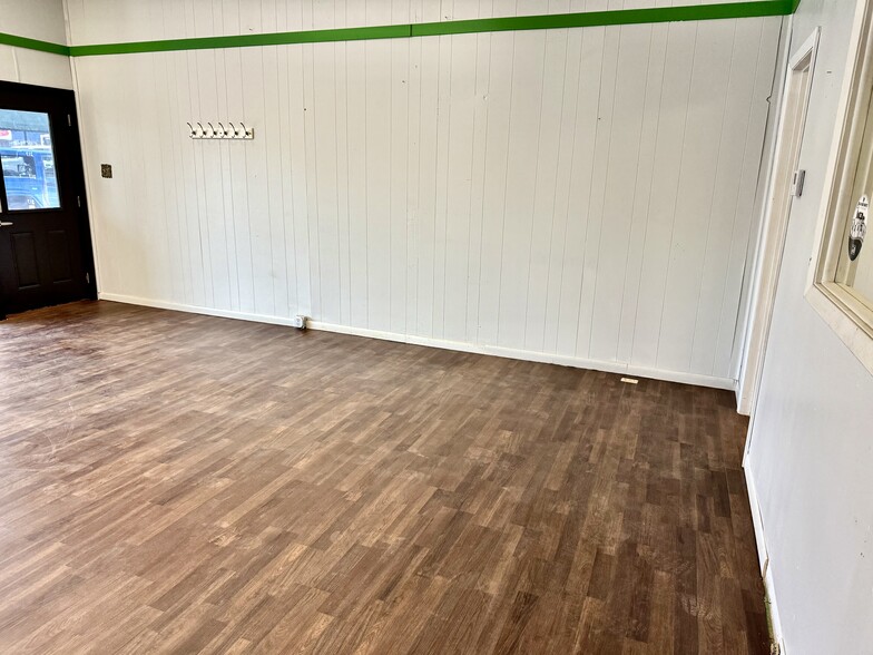 217 E Main St, Clinton, IL à louer - Photo de l’immeuble – Image 3 sur 15