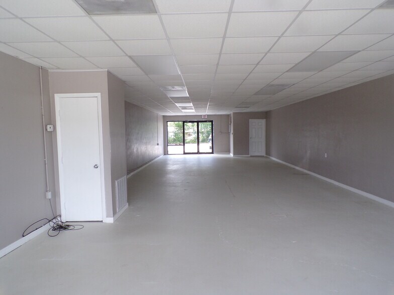 403 Magnolia Ave, Auburndale, FL à louer - Photo de l’immeuble – Image 3 sur 5