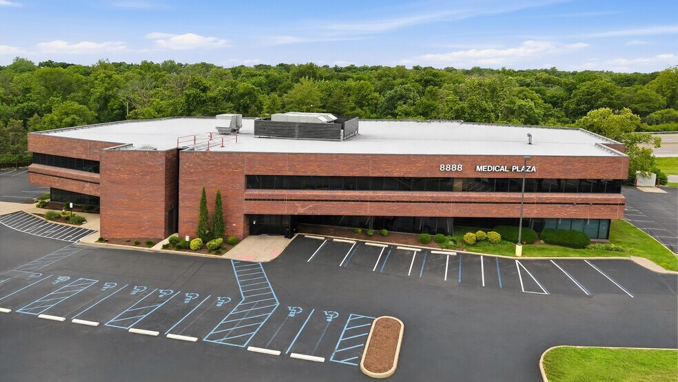 8888 Ladue Rd, Ladue, MO à louer - Photo de l’immeuble – Image 2 sur 41