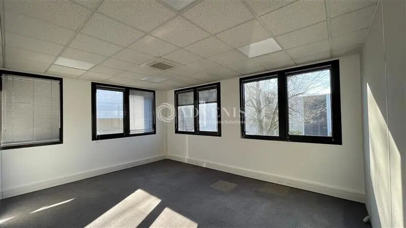 Bureau dans Croissy-Beaubourg à louer - Photo de l’immeuble – Image 2 sur 10