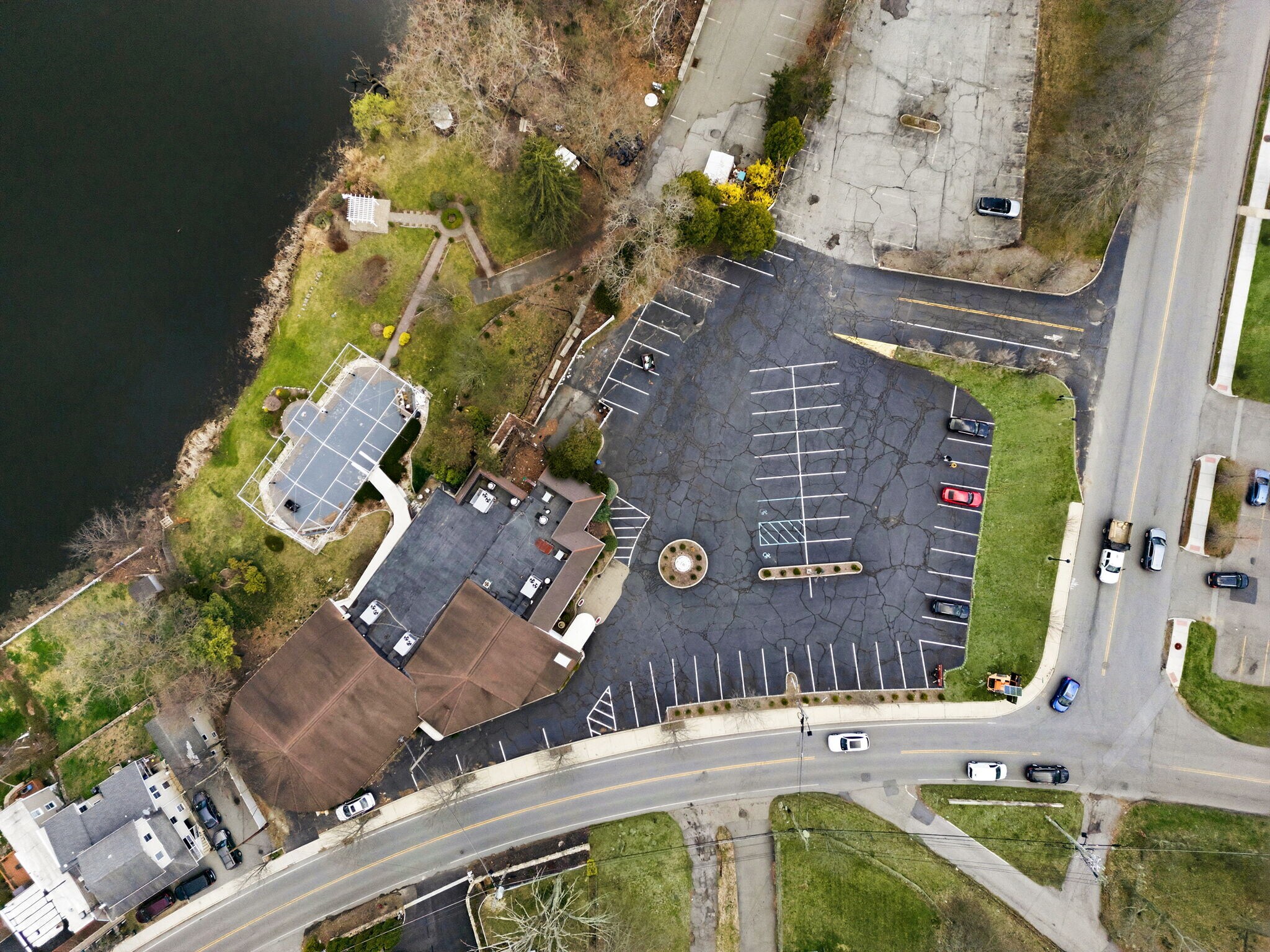 489 E Main St, Jefferson Valley, NY à louer Photo de l’immeuble– Image 1 sur 4