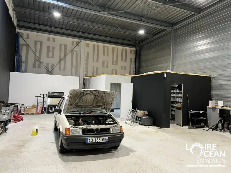 Local d’activités dans Angers à louer - Photo de l’immeuble – Image 1 sur 16