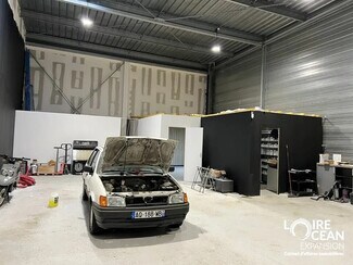 Plus de détails pour Local d'activités à louer