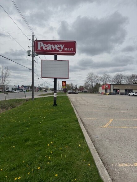 2954 Ontario St, Perth East, ON à vendre - Photo de l’immeuble – Image 3 sur 42