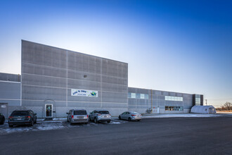 875 Montée Saint-François, Laval, QC à louer Photo de l’immeuble– Image 2 sur 6