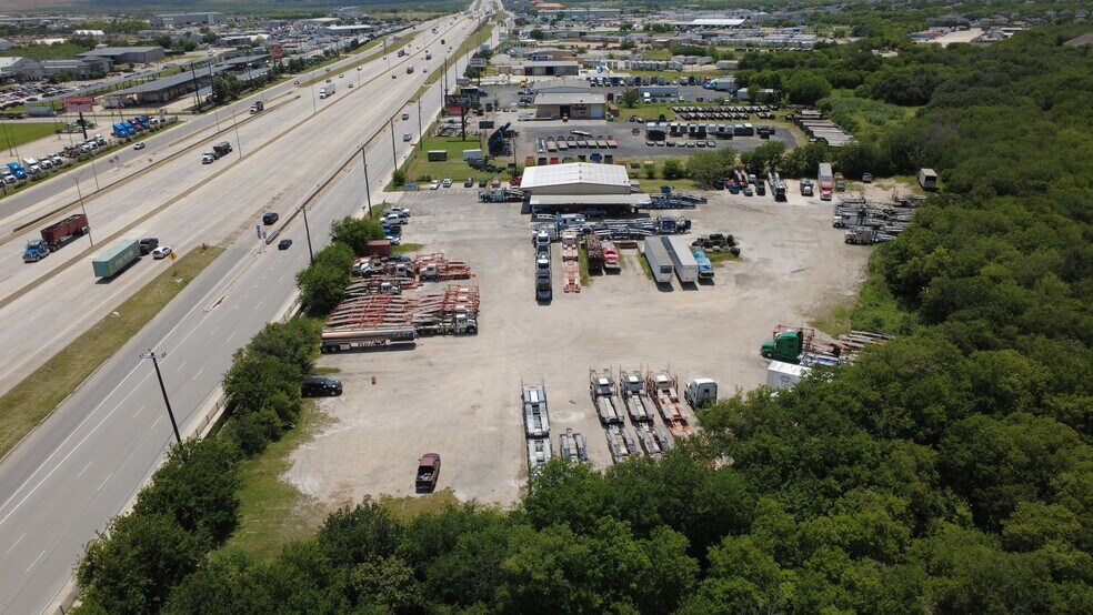 9033 Interstate 10 E, Converse, TX à louer - Photo de l’immeuble – Image 2 sur 5