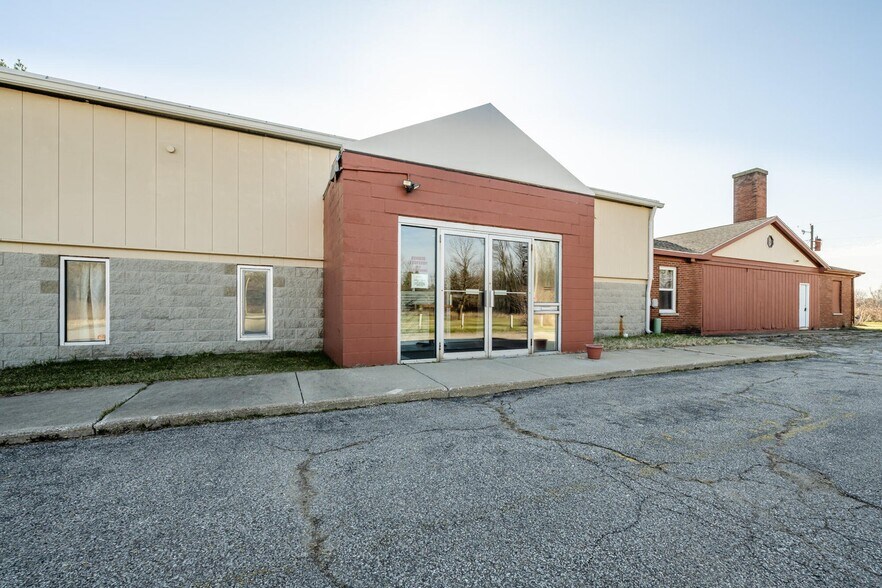 641 S Crystal Ave, Benton Harbor, MI à vendre - Photo de l’immeuble – Image 2 sur 55