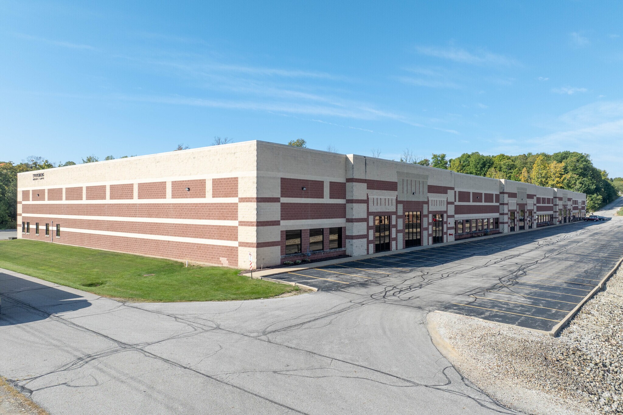 2479 Edison Blvd, Twinsburg, OH à louer Photo principale– Image 1 sur 10