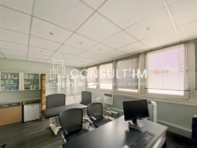 Bureau dans Paris à vendre - Photo de l’immeuble – Image 3 sur 7