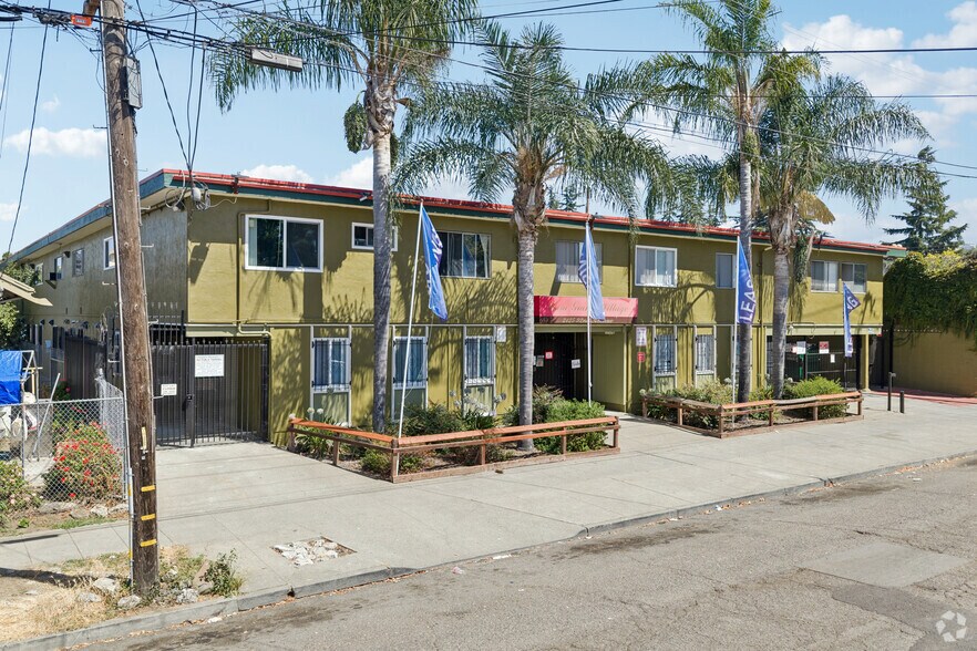 2125 92nd Ave, Oakland, CA à vendre - Photo de l’immeuble – Image 1 sur 23