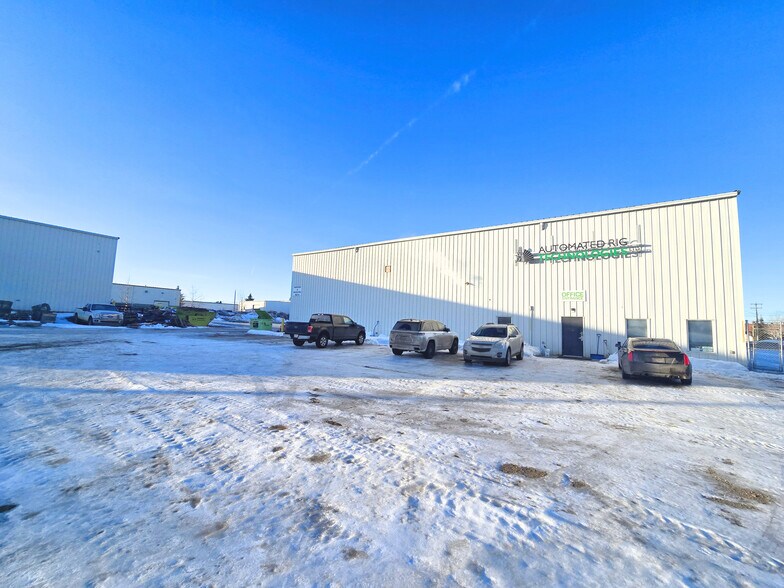 9305 27th Ave NW, Edmonton, AB à louer - Photo de l’immeuble – Image 2 sur 15