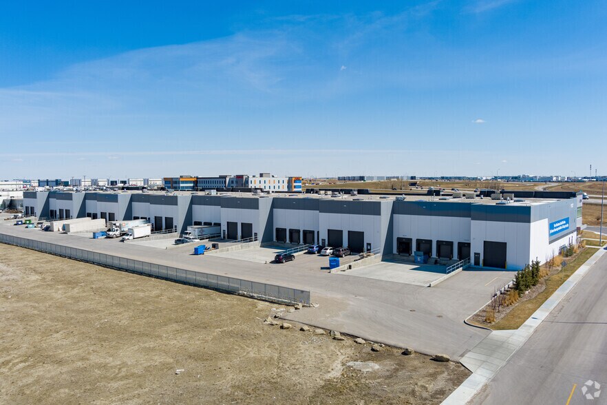 11127 15th St NE, Calgary, AB à vendre - Aérien – Image 2 sur 5